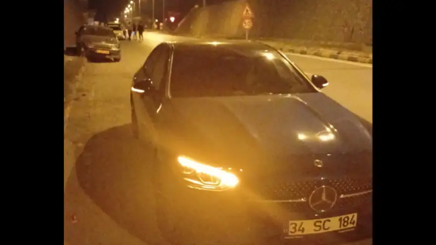 İki otomobilin karıştığı trafik kazasında 2 Kişi yaralandı..