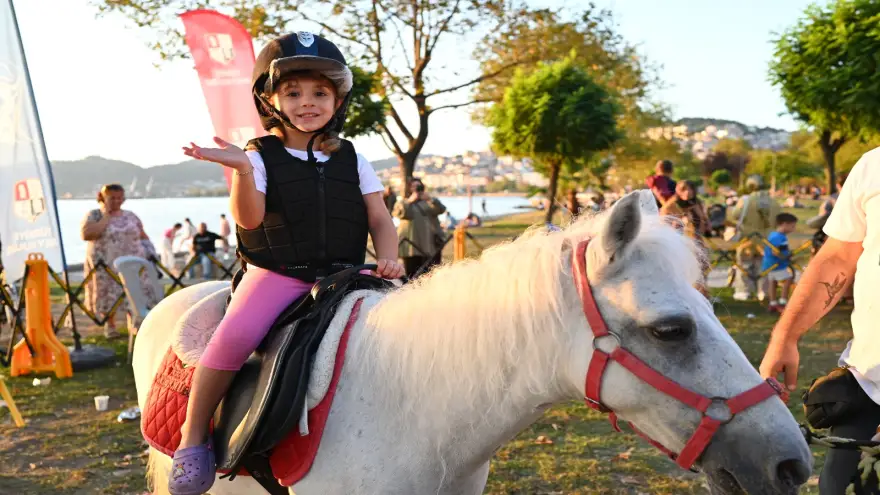 ÇOCUKLAR ATA BİNMENİN HEYECANINI YAŞADI