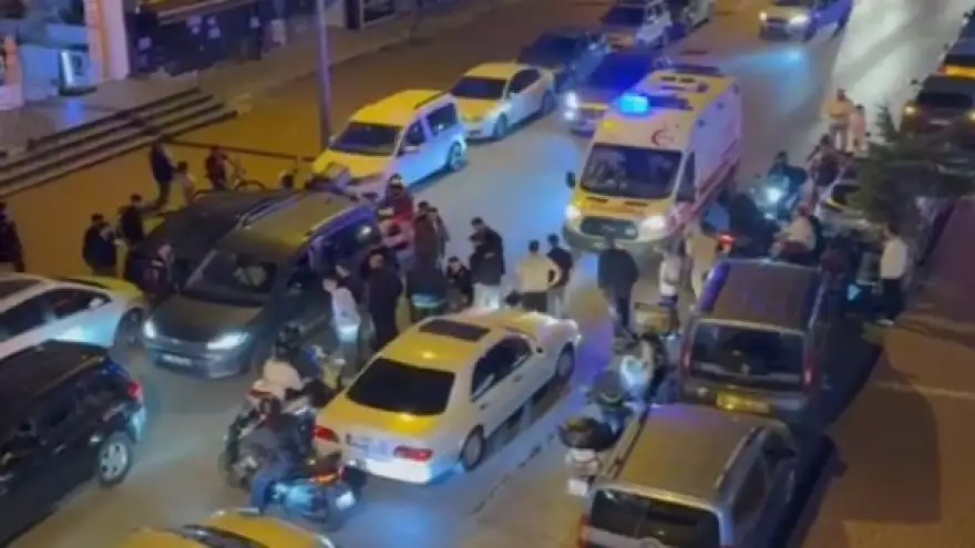 Motosiklet sürücüsü yayaya çarptı..