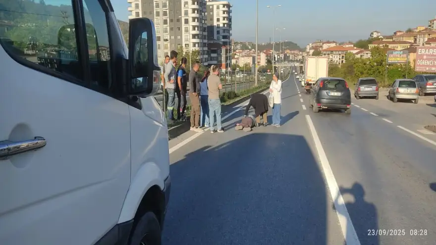 Minibüs yayaya çarptı...