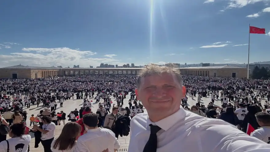 LÖSEV 100 bin gönüllüsü ile Anıtkabir'e gitti..