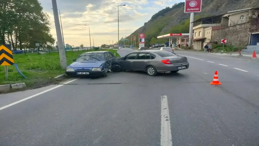 Ters yönden kavşağa girdi kazaya sebebiyet verdi..