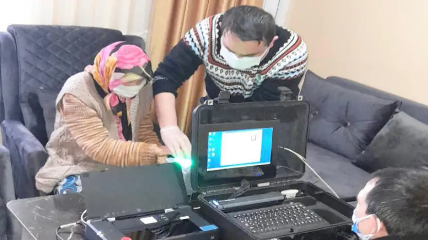 Kımlik kartı başvuruları evlerde alınmaya başlandı