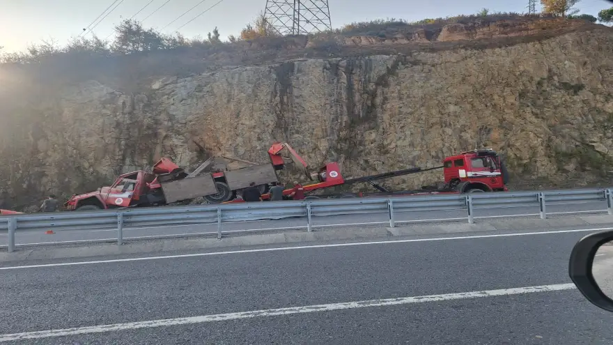 Kamyon şarampole yuvarlandı..