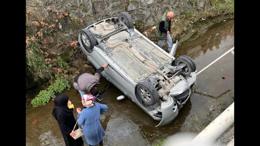Otomobil dere yatağına uçtu..