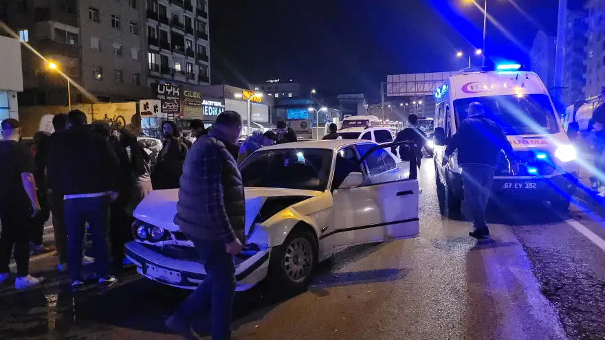 Zincirleme trafik kazası:  6 yaralı
