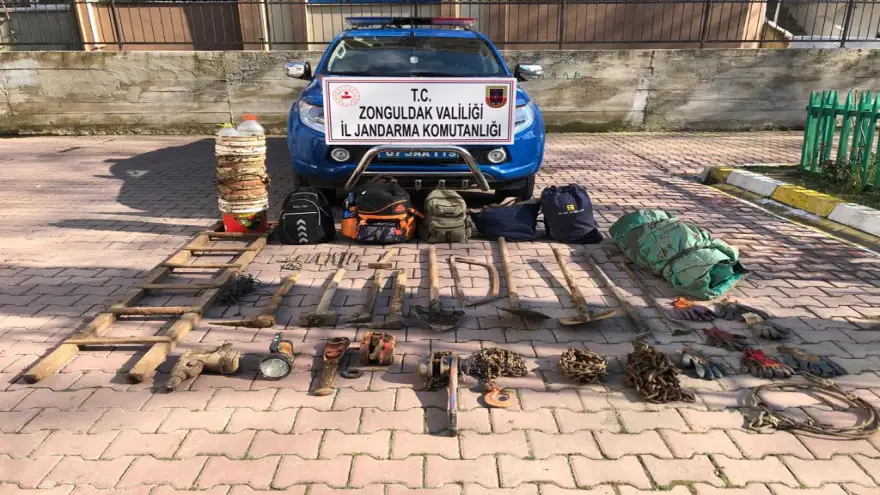 Kaçak kazı yaparken yakalandılar