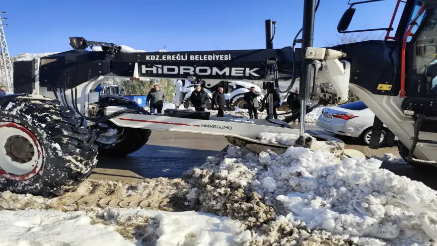 KDZ. EREĞLİ BELEDİYESİ’NİN KARLA MÜCADELE MESAİSİ SÜRÜYOR