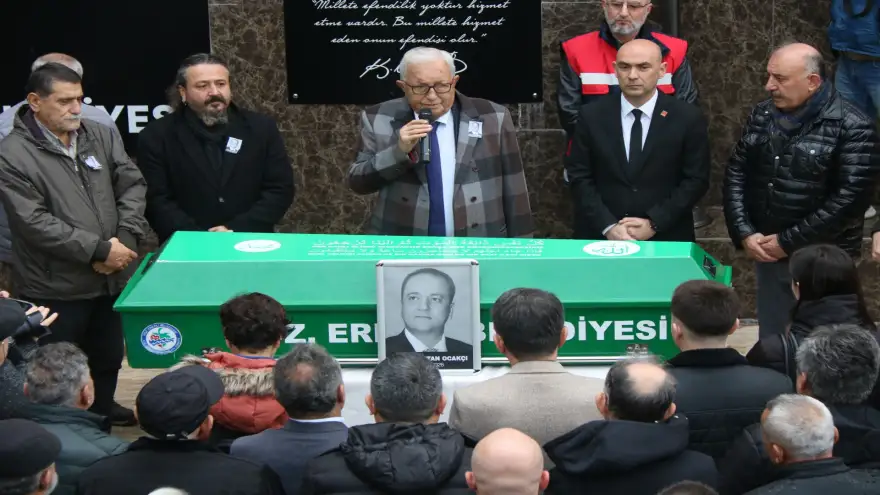 SERTAN OCAKCI İÇİN BELEDİYE ÖNÜNDE TÖREN DÜZENLENDİ