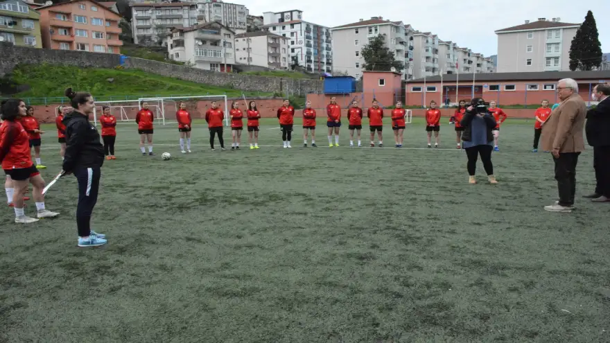 Posbıyık’tan kadın futbol takımına destek ziyareti