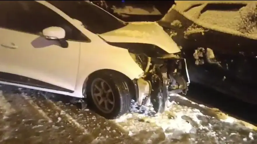 Park halindeki 3 araca çarparak durabildi