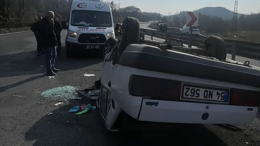 Kontrolden Çıkan Araç Takla Attı: 2 Yaralı