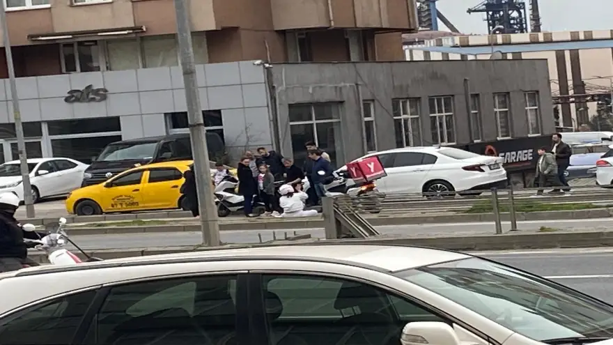 Motosiklet otomobile çarptı: 1 Yaralı