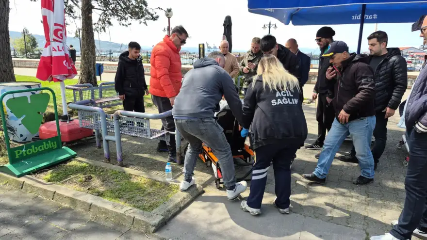 Yayaya Çarptı, Kendisi Yaralandı