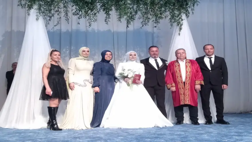 Dillere destan bir nikah ile dünya evine girdiler..