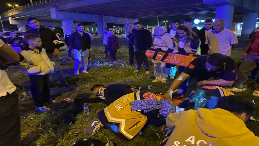 Kontrolsüz Kavşakta Kaza: Motosiklet Sürücüsü Hastaneye Kaldırıldı