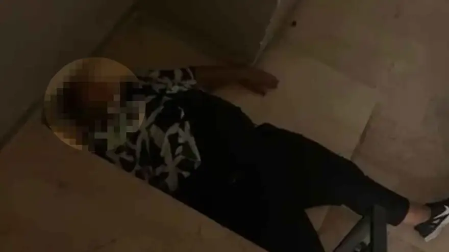Apartman Merdivenlerini Yatak Olarak Kullandı!