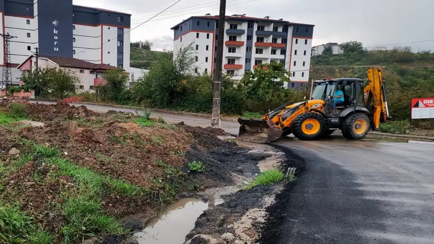 BELEDİYE EKİPLERİ SAHADAKİ ÇALIŞMALARINI SÜRDÜRÜYOR