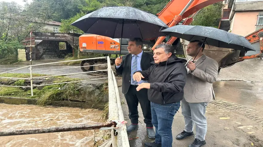 KAYMAKAM YILMAZ, YOĞUN YAĞIŞ SONRASI SAHAYA İNDİ