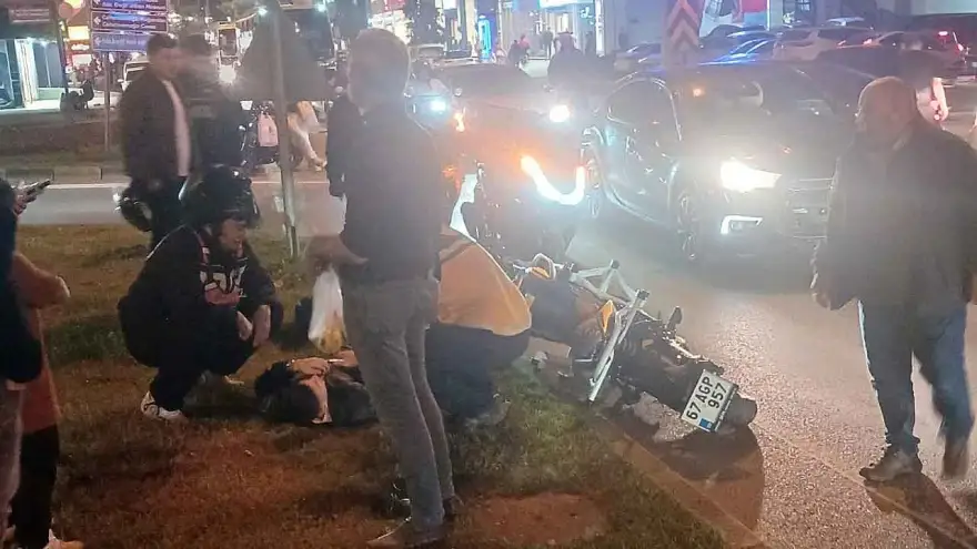 Ereğli’de Kavşakta Kaza: Motosiklet Sürücüsü Hastaneye Kaldırıldı