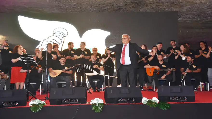 Kurtuluşun 101’inci yılında sevgi, barış, dostluk için söylediler