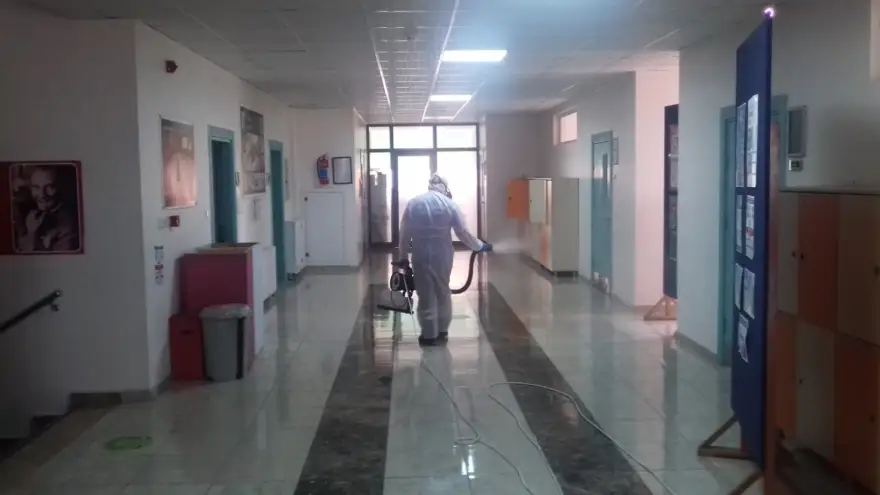 Ereğli Belediyesi, YKS öncesi okulları dezenfekte ediyor