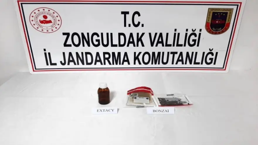 Uyuşturucu madde satan iki kişi yakalandı