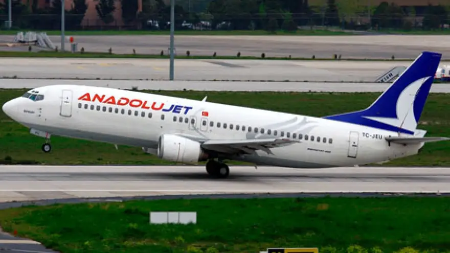 Bomba ihbarı yapılan uçak 5 saat rötarla kalktı