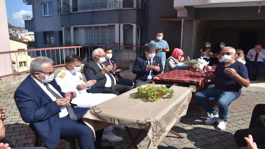 Gazi ailelerine anlamlı ziyaret