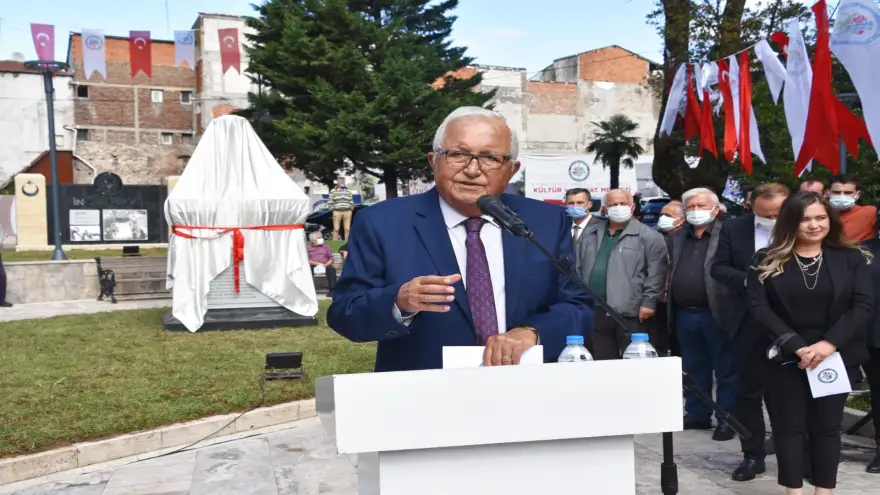 İnönü parkı, ismine ve büstüne kavuştu