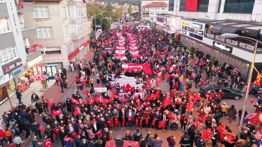 Kdz. Ereğli’de binlerce vatandaş, Cumhuriyet için yürüdü