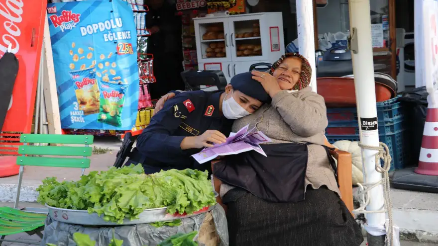 Jandarma KADES uygulaması kapsamında broşür dağıttı
