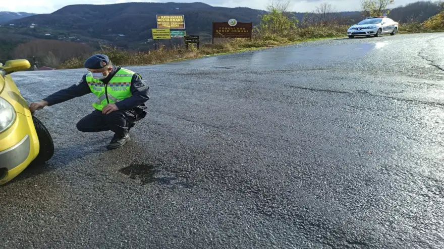 Jandarma araçları denetledi