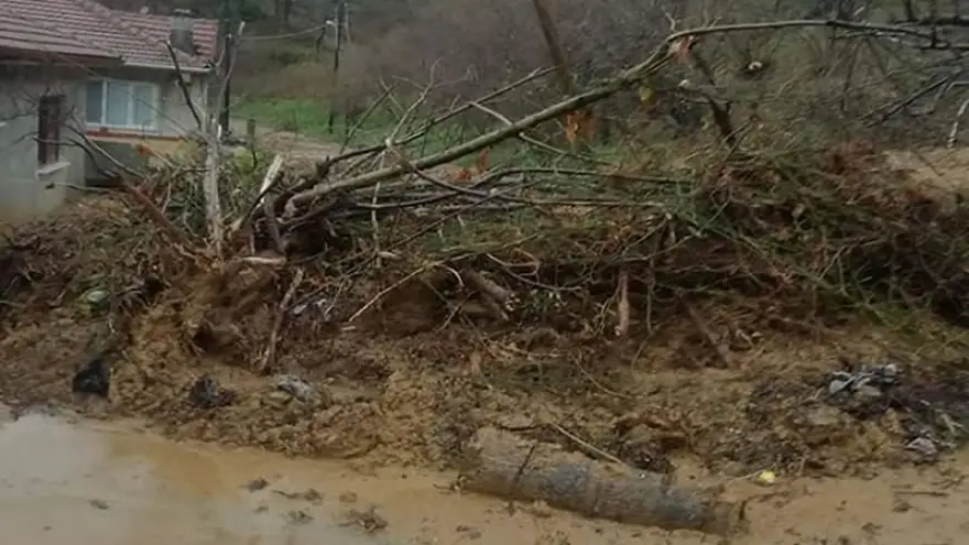 Cemaller Köyü'nde heyelan meydana geldi