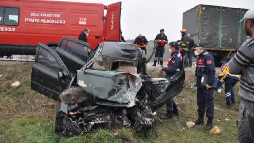 Bolu'da servis midibüsü ile otomobil çarpıştı: 9 yaralı