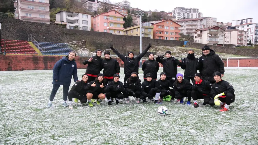 Kadın Futbolcular ABB Fomgetspor’a hazırlanıyor