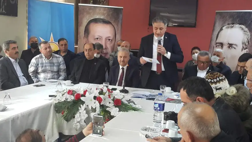 AK Parti basın toplantısı düzenledi...