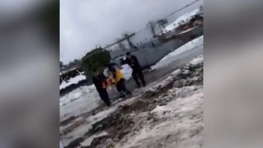 Rahatsızlanan asker helikopter ile karaya getirildi