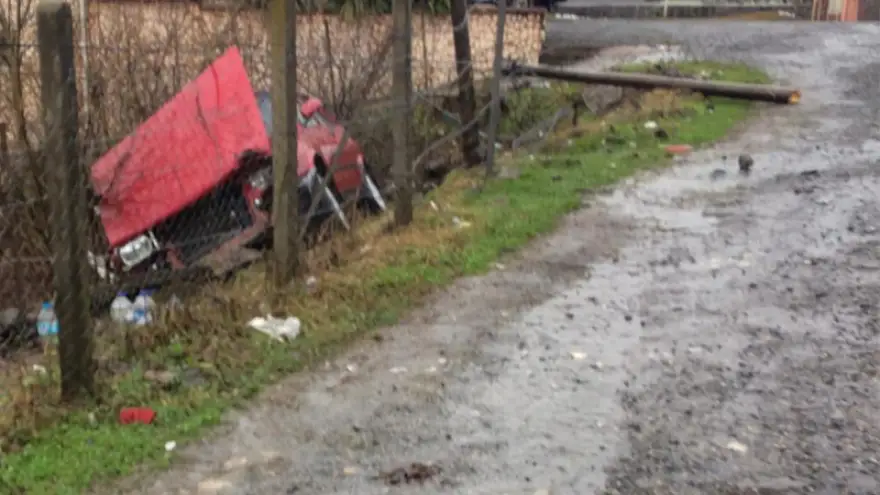 Direğe çarptıı, su kanalına düştü