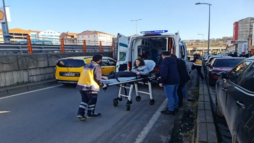 Otomobil çocuğun ayağının üzerinden geçti