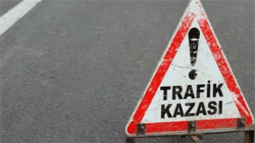 OTOMOBİL MOTOSİKLETLE ÇARPIŞTI:1 YARALI