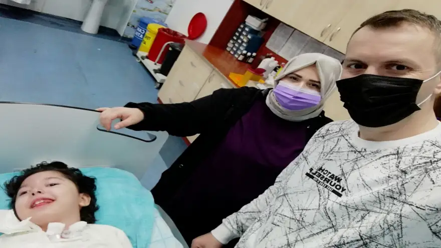 9 Yaşında ki Zeynep babasının kolların da yaşamını yitirdi