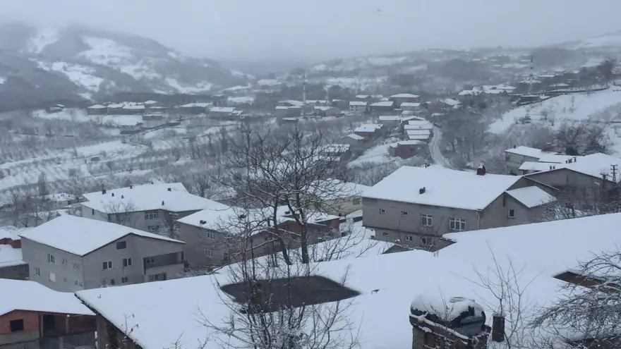 Kirencik Köyü, kar yağışıyla beyaza büründü