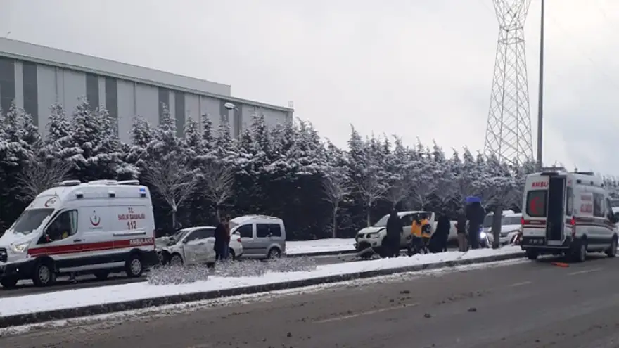 Zincirleme trafik kazasında 4 kişi yaralandı...