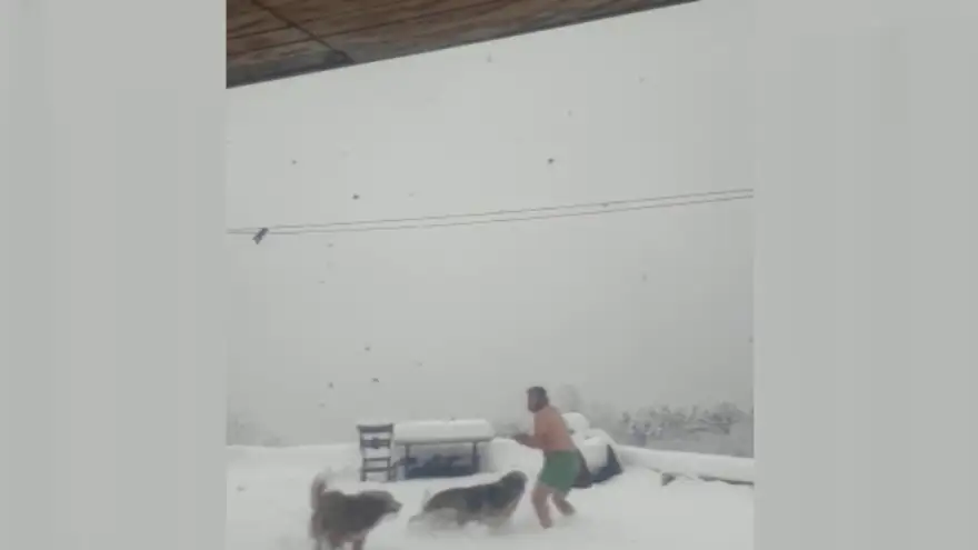 Erittği kar suyuyla duş aldı