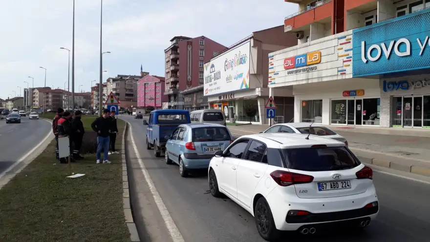 Zincirleme kaza, 3 Araç birbirine girdi