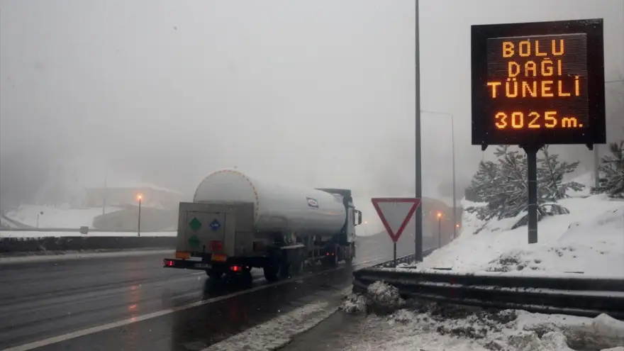 Bolu Dağı'nda kar etkili oluyor