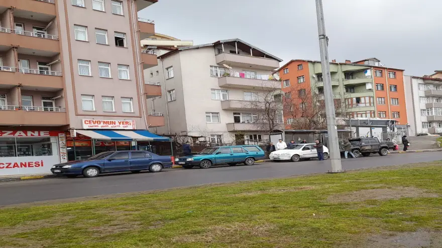 Zincirleme trafik kazasında 4 Araç hasar gördü...