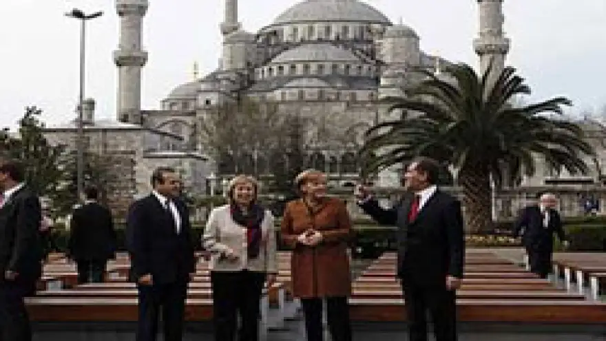 Merkel: Camilere alışmalıyız