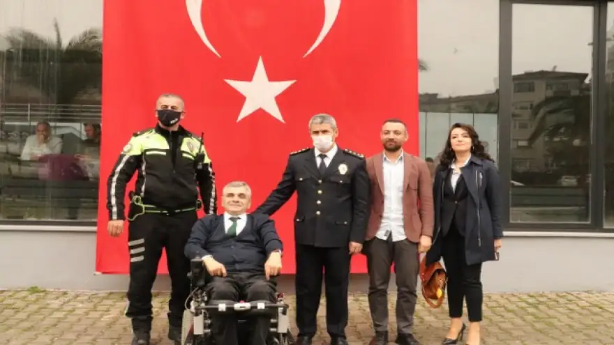 Ünlü'ye anlamlı ziyaret...